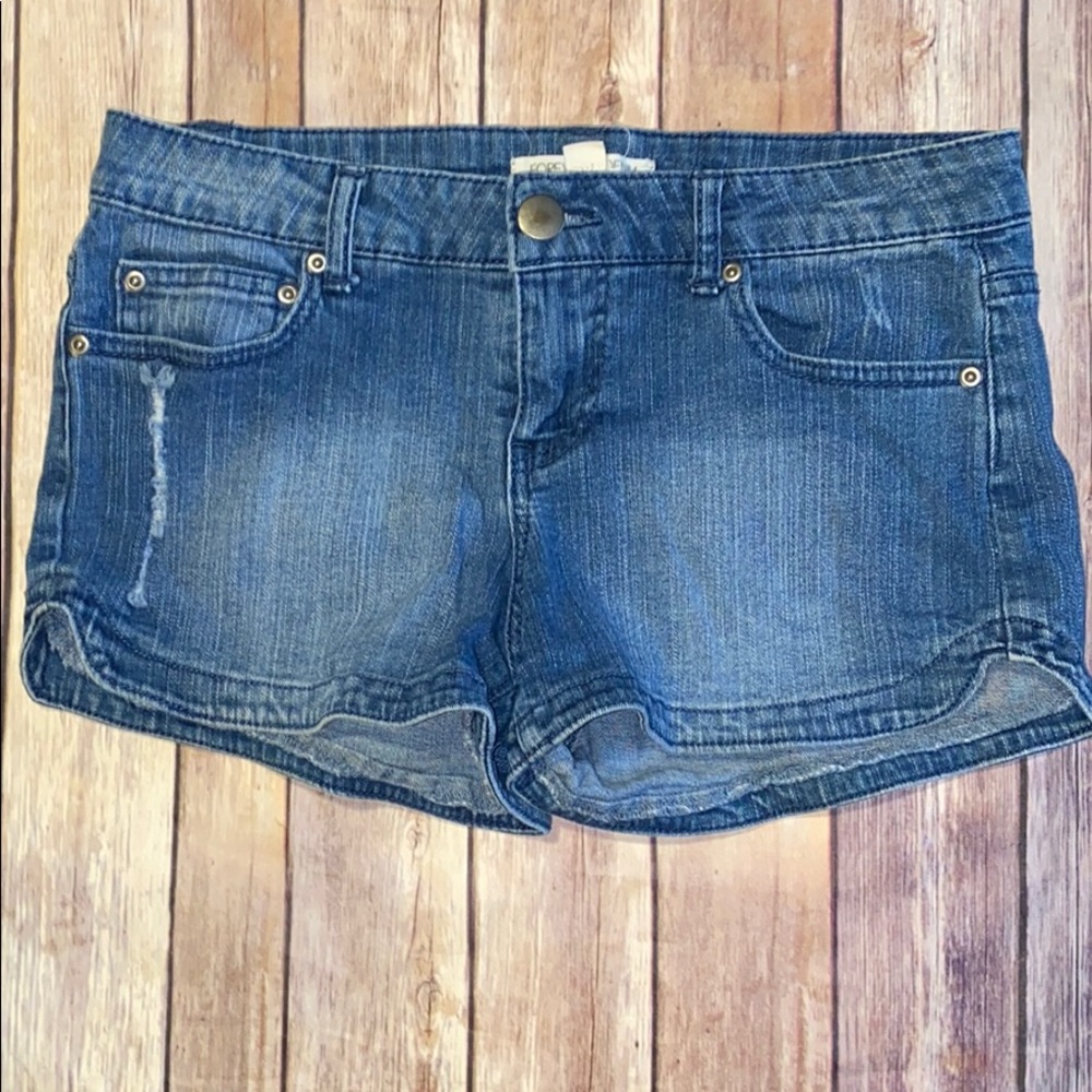 FOREVER 21 DENIM SHORTS SIZE 28